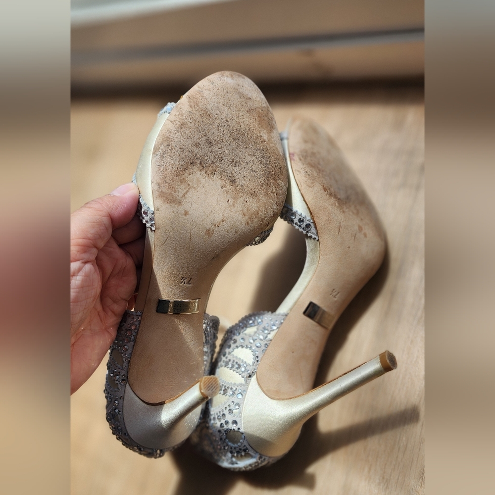 Badgley Mischka Ivory Shoes with crystal beads! - Picture 6 of 11